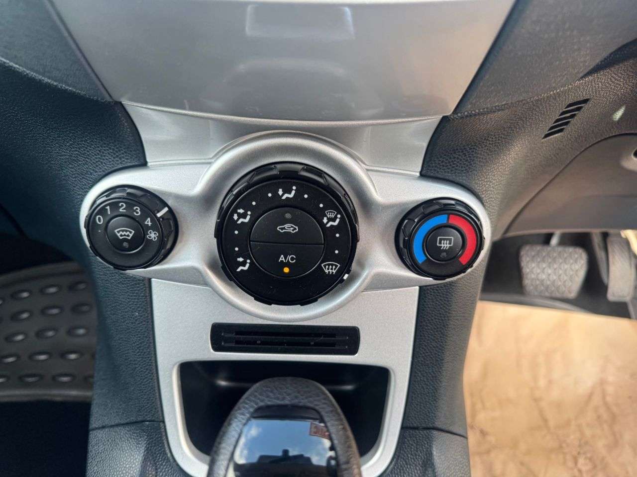 2010 FORD FIESTA 2010 FORD FIESTA