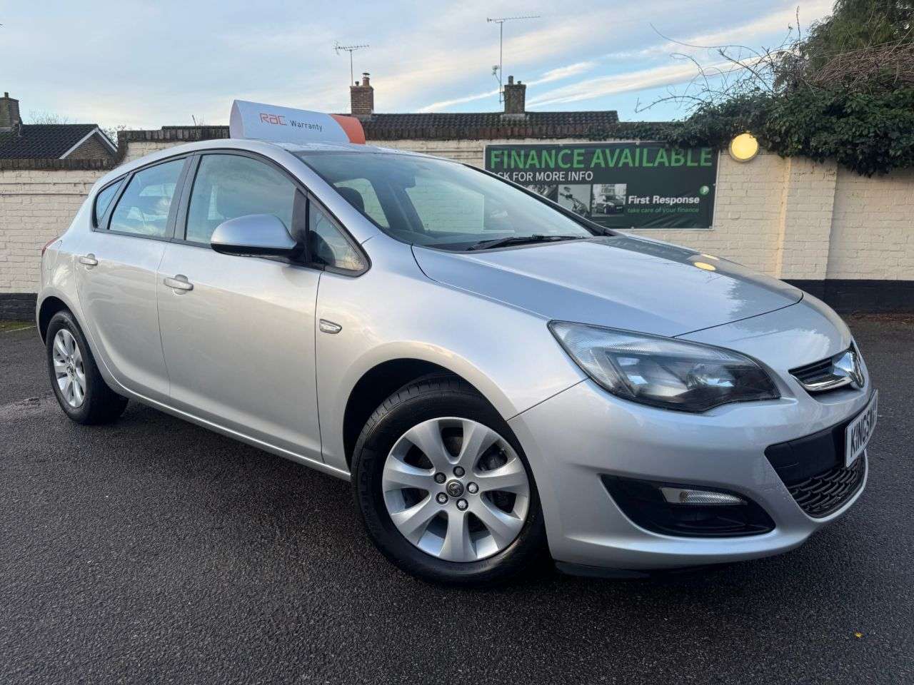 A 2015 VAUXHALL ASTRA 1.4i Design Hatchback 5dr Petrol Manual Euro 6 (100 ps) WE WANT YOUR PART E A 2015 VAUXHALL ASTRA 1.4i Design Hatchback 5dr Petrol Manual Euro 6 (100 ps) WE WANT YOUR PART E