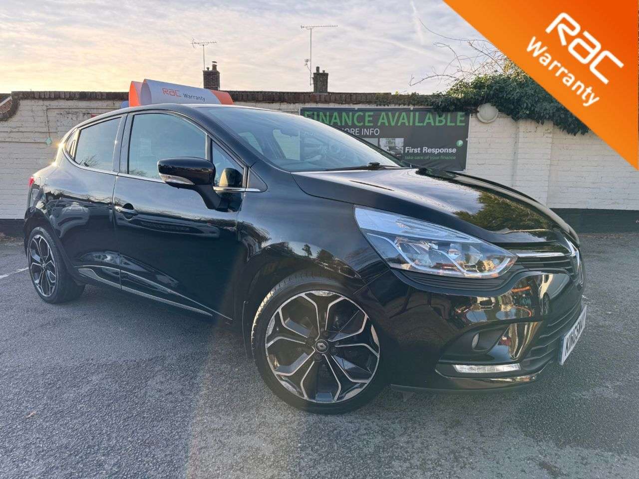 A 2018 RENAULT CLIO 0.9 TCe Iconic Hatchback 5dr Petrol Manual Euro 6 (s/s) (90 ps) WE WANT YOU A 2018 RENAULT CLIO 0.9 TCe Iconic Hatchback 5dr Petrol Manual Euro 6 (s/s) (90 ps) WE WANT YOU