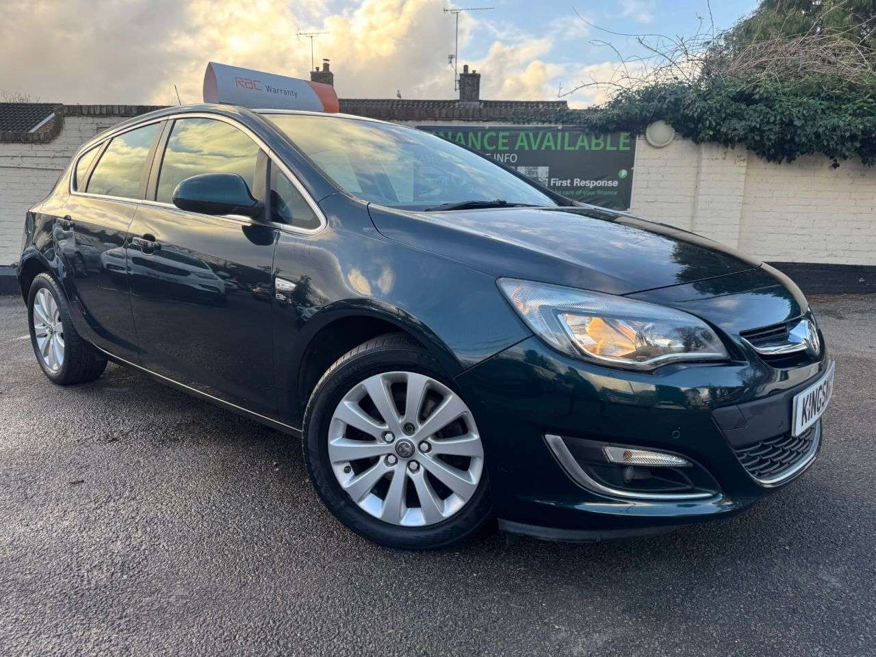 A 2014 VAUXHALL ASTRA 2.0 CDTi ecoFLEX Elite Hatchback 5dr Diesel Manual Euro 5 (s/s) (165 ps) WE A 2014 VAUXHALL ASTRA 2.0 CDTi ecoFLEX Elite Hatchback 5dr Diesel Manual Euro 5 (s/s) (165 ps) WE