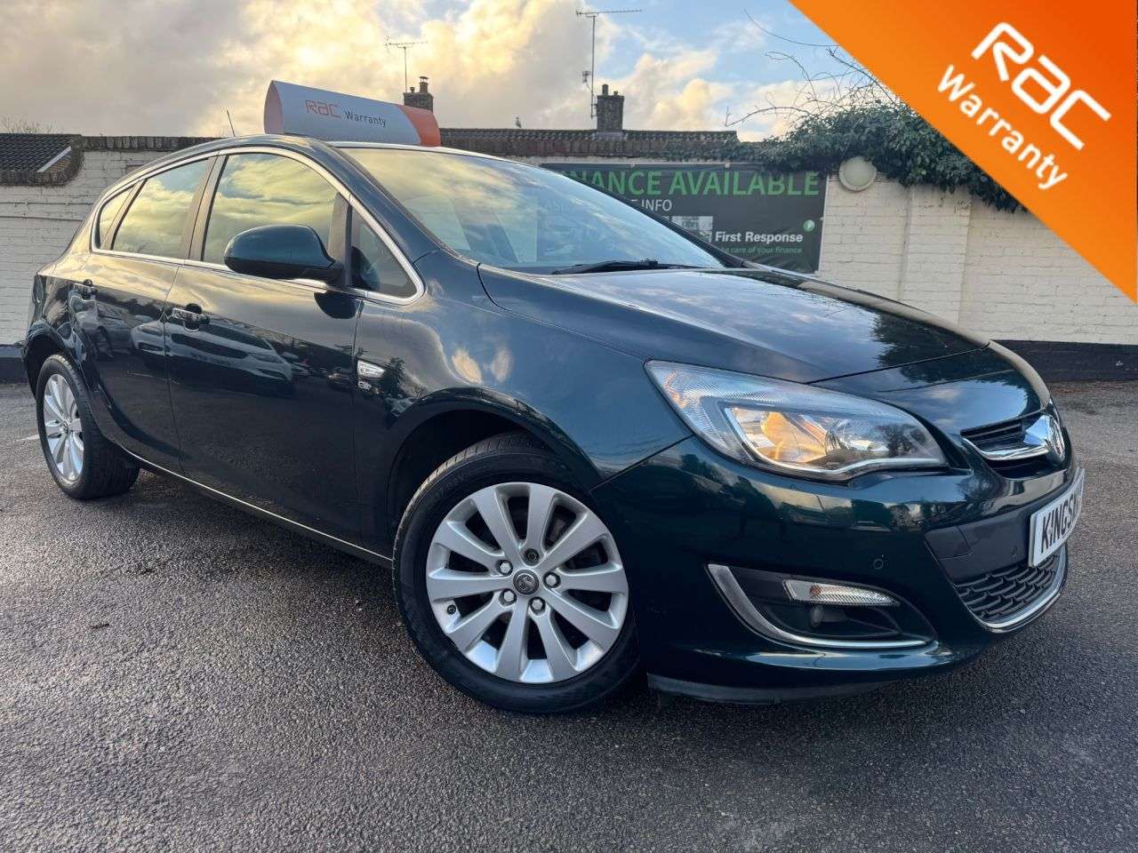 A 2014 VAUXHALL ASTRA 2.0 CDTi ecoFLEX Elite Hatchback 5dr Diesel Manual Euro 5 (s/s) (165 ps) WE A 2014 VAUXHALL ASTRA 2.0 CDTi ecoFLEX Elite Hatchback 5dr Diesel Manual Euro 5 (s/s) (165 ps) WE