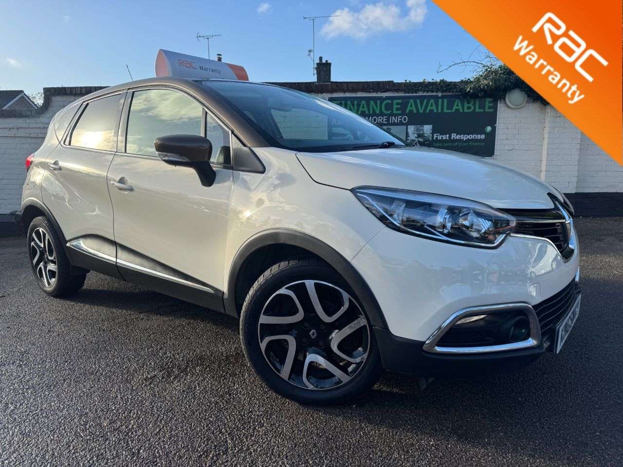 A 2016 RENAULT CAPTUR 0.9 TCe ENERGY Iconic Nav SUV 5dr Petrol Manual Euro 6 (s/s) (90 ps) WE WAN A 2016 RENAULT CAPTUR 0.9 TCe ENERGY Iconic Nav SUV 5dr Petrol Manual Euro 6 (s/s) (90 ps) WE WAN