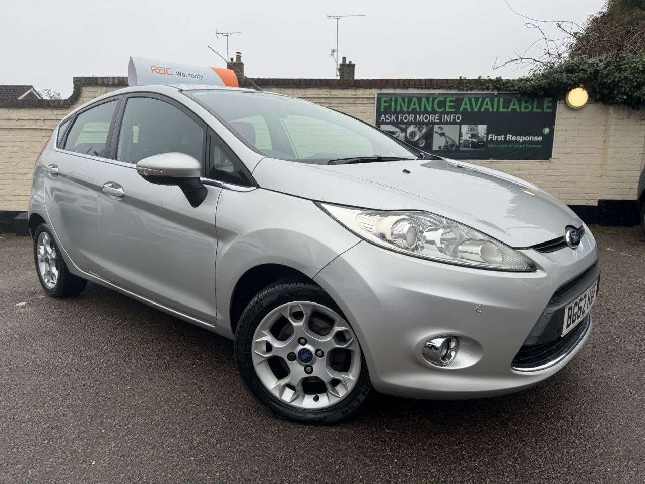 A 2012 FORD FIESTA 1.25 Zetec Hatchback 5dr Petrol Manual Euro 5 (82 ps) A 2012 FORD FIESTA 1.25 Zetec Hatchback 5dr Petrol Manual Euro 5 (82 ps)