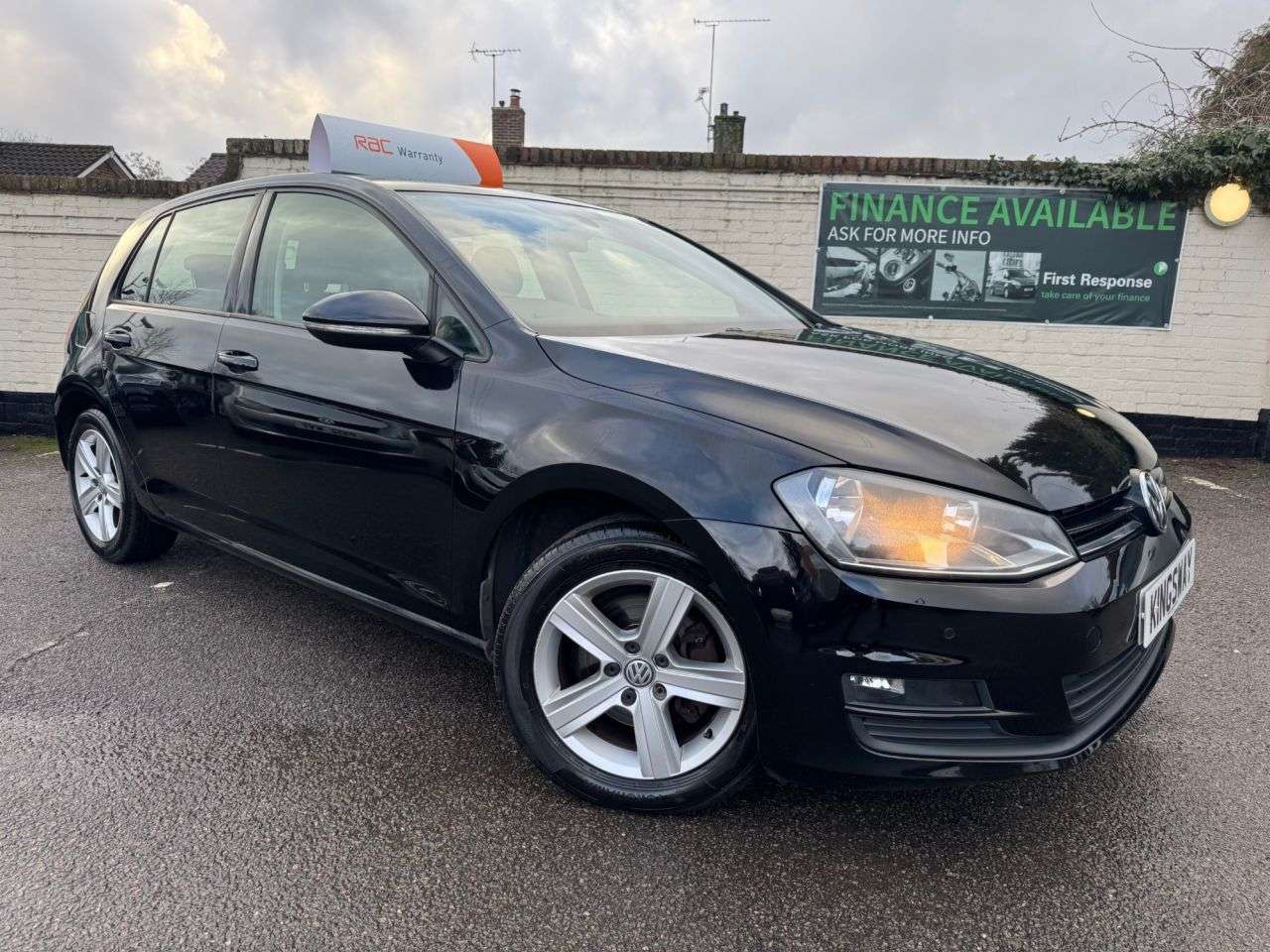 A 2015 VOLKSWAGEN GOLF 1.4 TSI BlueMotion Tech Match Hatchback 5dr Petrol Manual Euro 6 (s/s) (125 A 2015 VOLKSWAGEN GOLF 1.4 TSI BlueMotion Tech Match Hatchback 5dr Petrol Manual Euro 6 (s/s) (125