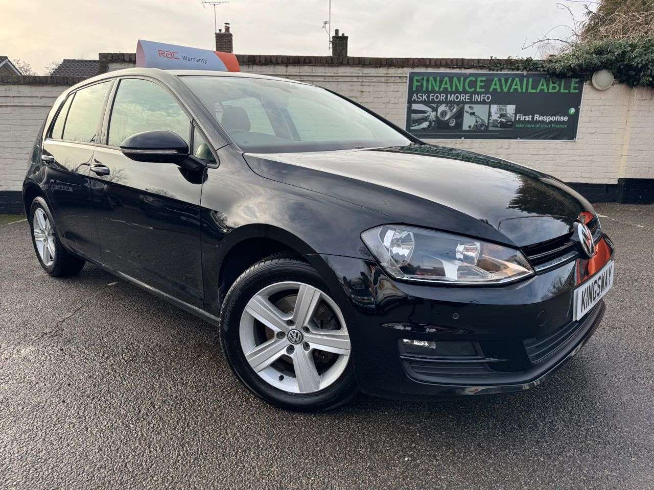 A 2015 VOLKSWAGEN GOLF 1.6 TDI BlueMotion Tech Match Hatchback 5dr Diesel Manual Euro 6 (s/s) (110 A 2015 VOLKSWAGEN GOLF 1.6 TDI BlueMotion Tech Match Hatchback 5dr Diesel Manual Euro 6 (s/s) (110