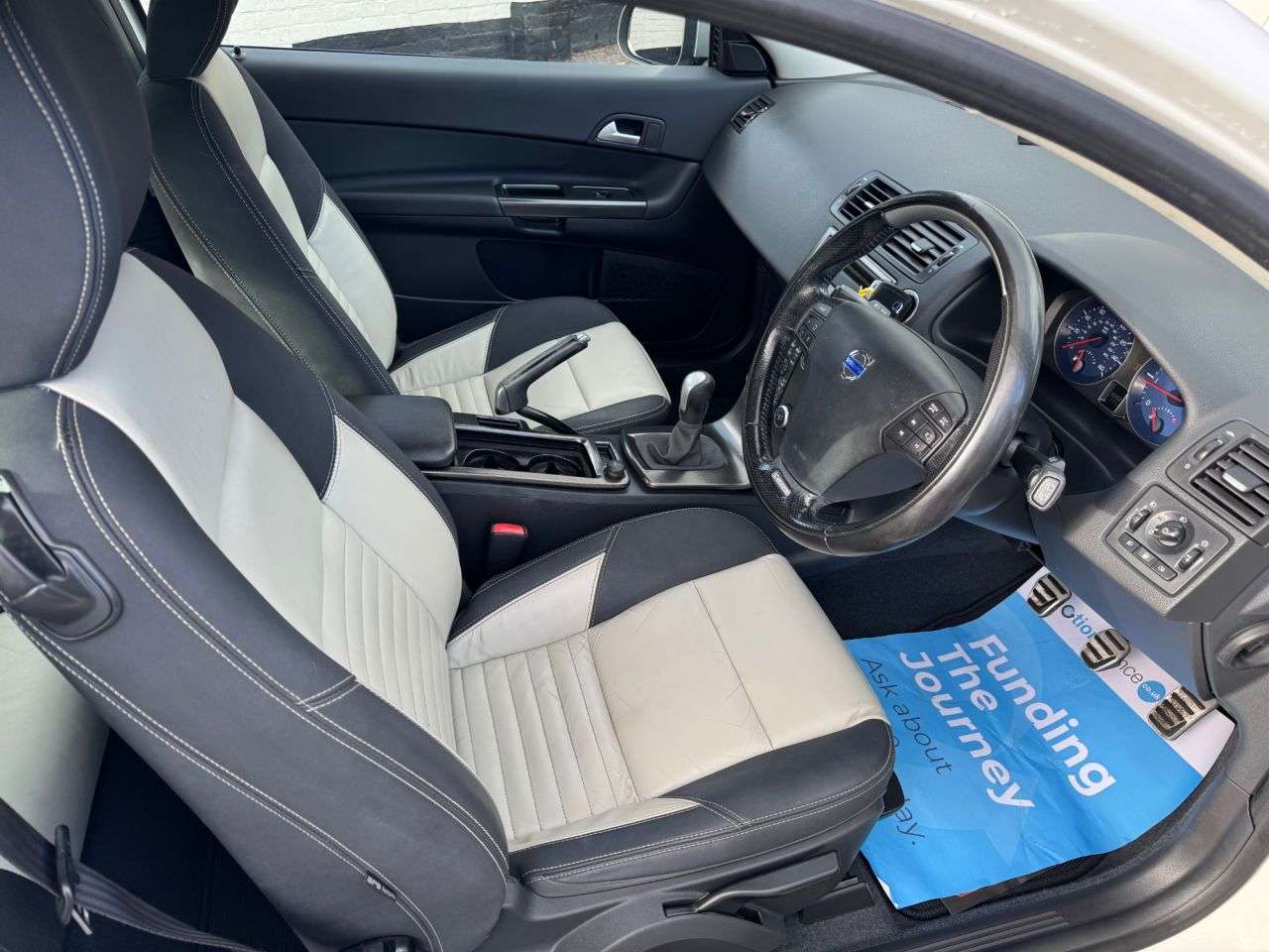 2011 VOLVO C30 2011 VOLVO C30