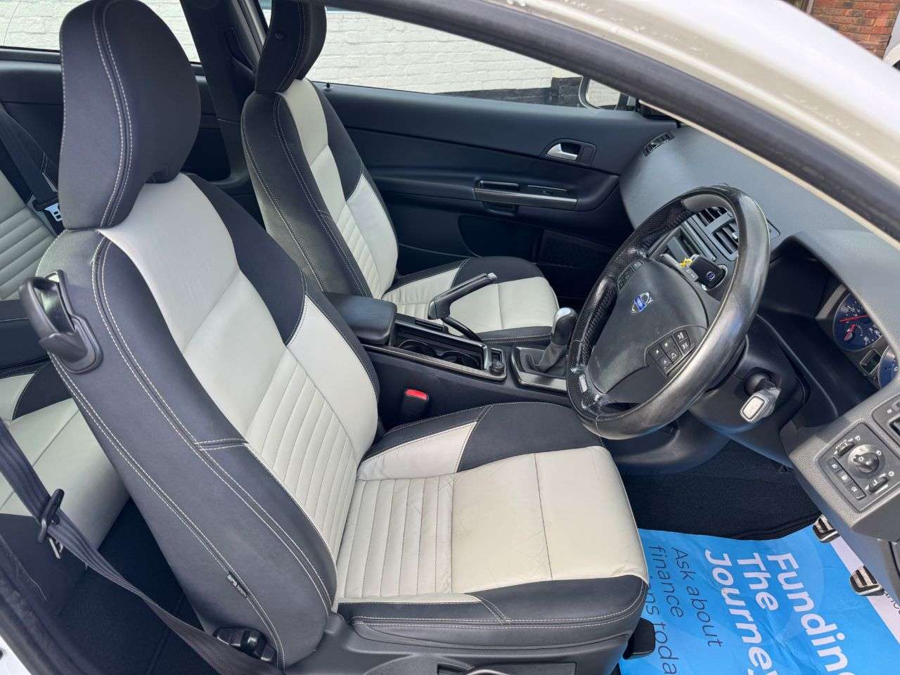 2011 VOLVO C30 2011 VOLVO C30