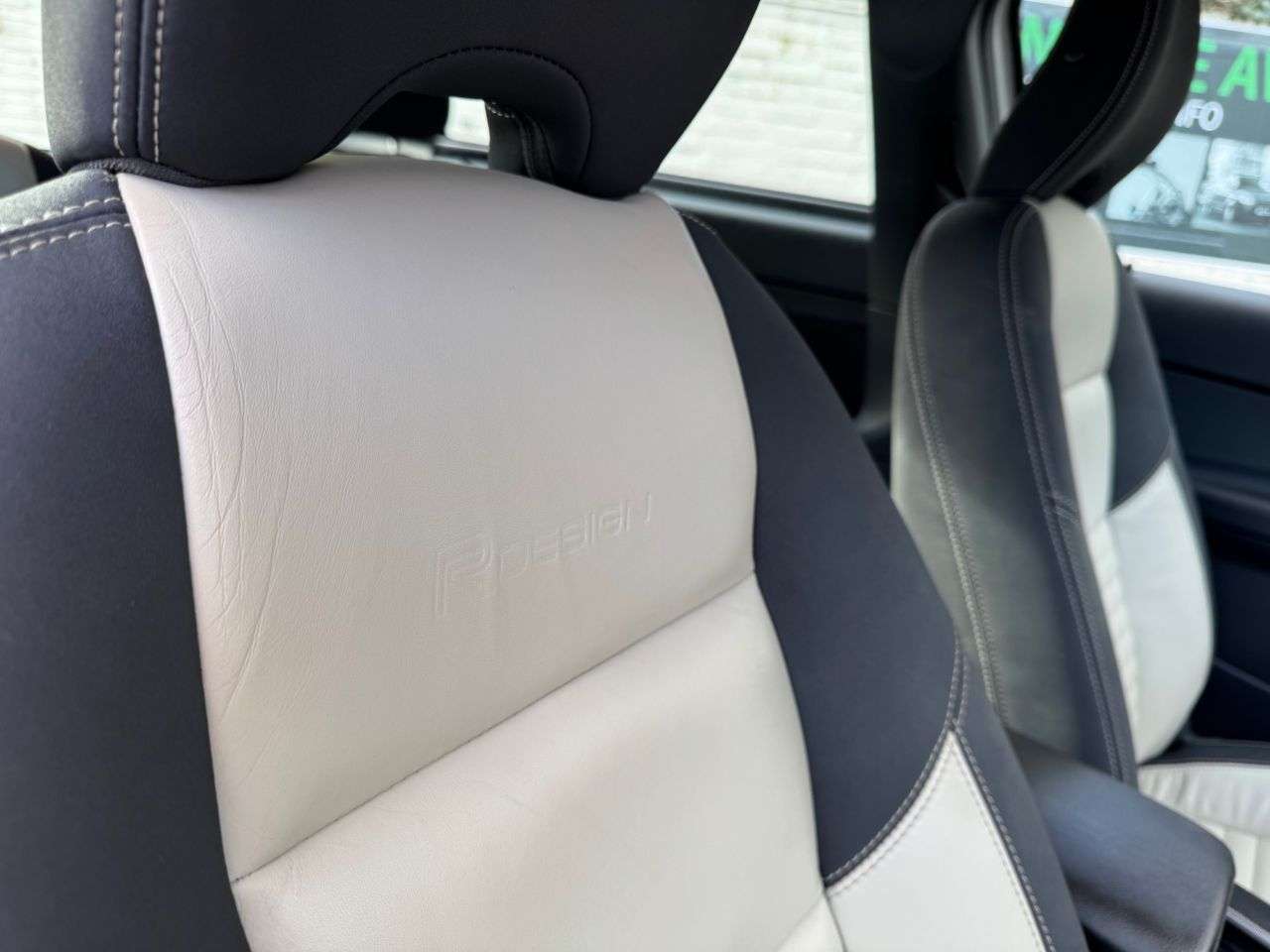 2011 VOLVO C30 2011 VOLVO C30