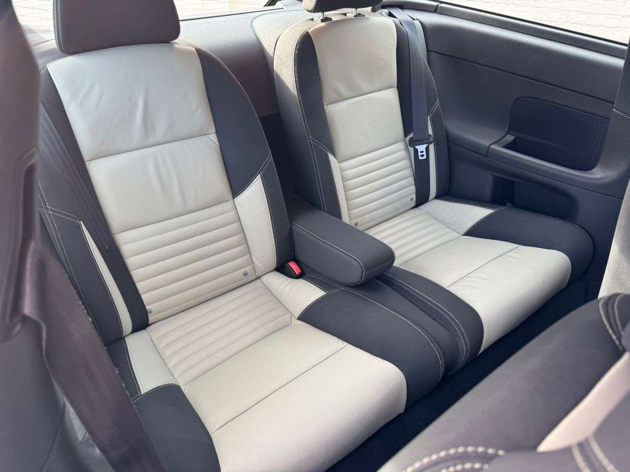 2011 VOLVO C30 2011 VOLVO C30