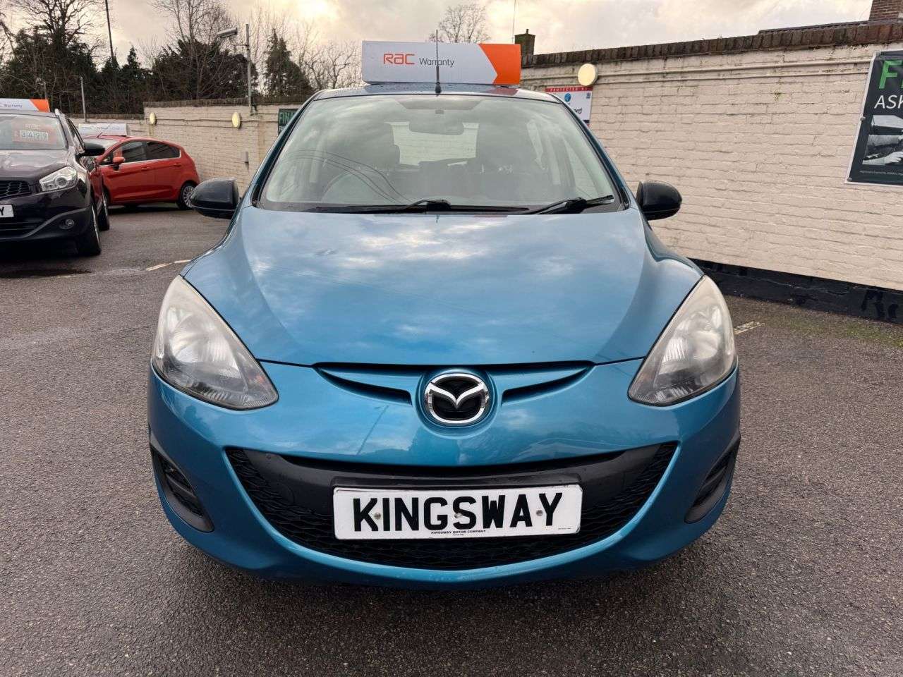 A 2014 MAZDA MAZDA2 1.3 SE Hatchback 5dr Petrol Manual Euro 5 (a/c) (75 ps) A 2014 MAZDA MAZDA2 1.3 SE Hatchback 5dr Petrol Manual Euro 5 (a/c) (75 ps)