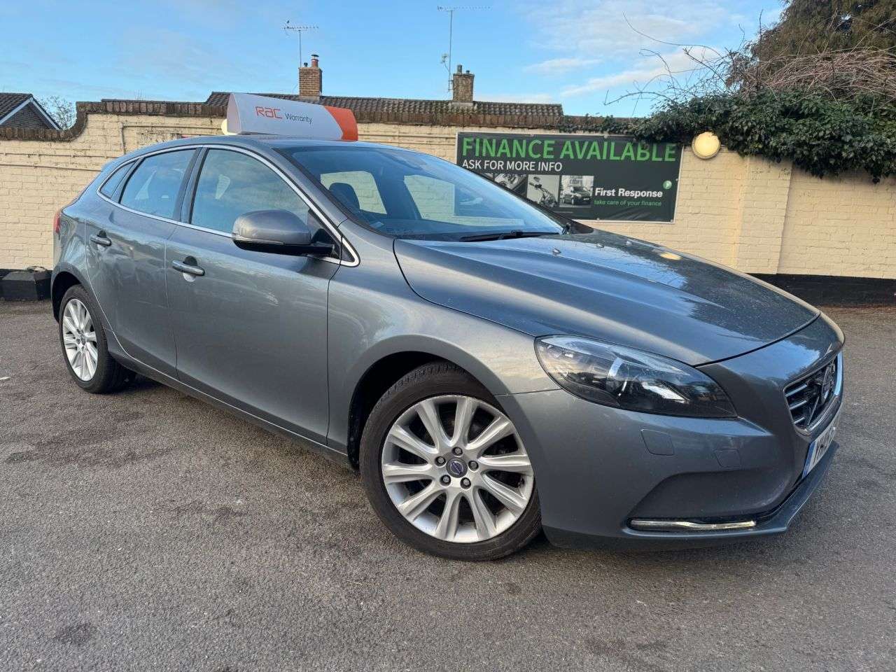 A 2015 VOLVO V40 1.6 D2 SE Lux Hatchback 5dr Diesel Manual Euro 5 (s/s) (115 ps) WE WANT YOU A 2015 VOLVO V40 1.6 D2 SE Lux Hatchback 5dr Diesel Manual Euro 5 (s/s) (115 ps) WE WANT YOU