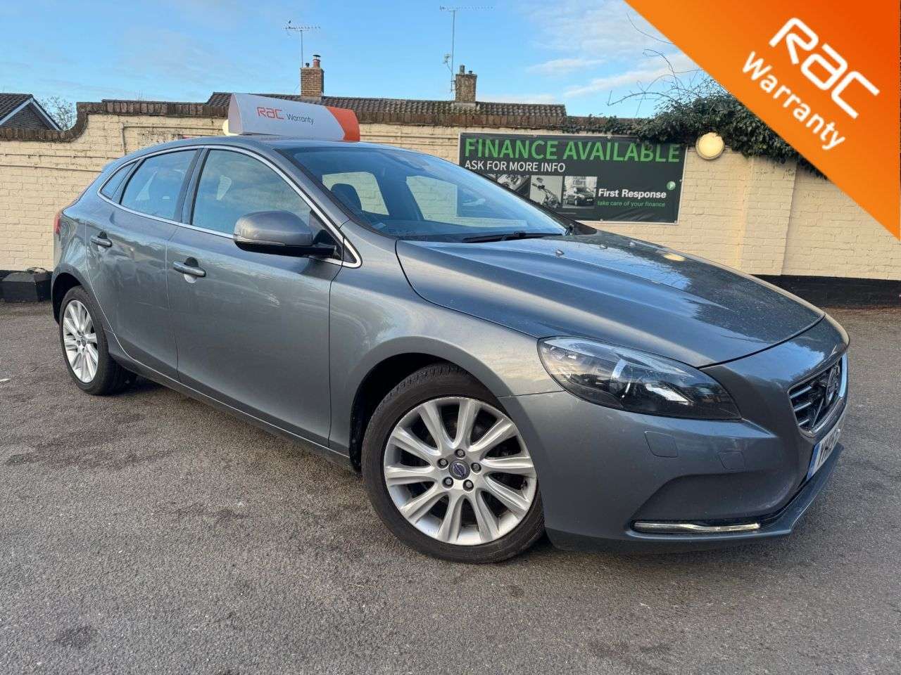 A 2015 VOLVO V40 1.6 D2 SE Lux Hatchback 5dr Diesel Manual Euro 5 (s/s) (115 ps) WE WANT YOU A 2015 VOLVO V40 1.6 D2 SE Lux Hatchback 5dr Diesel Manual Euro 5 (s/s) (115 ps) WE WANT YOU