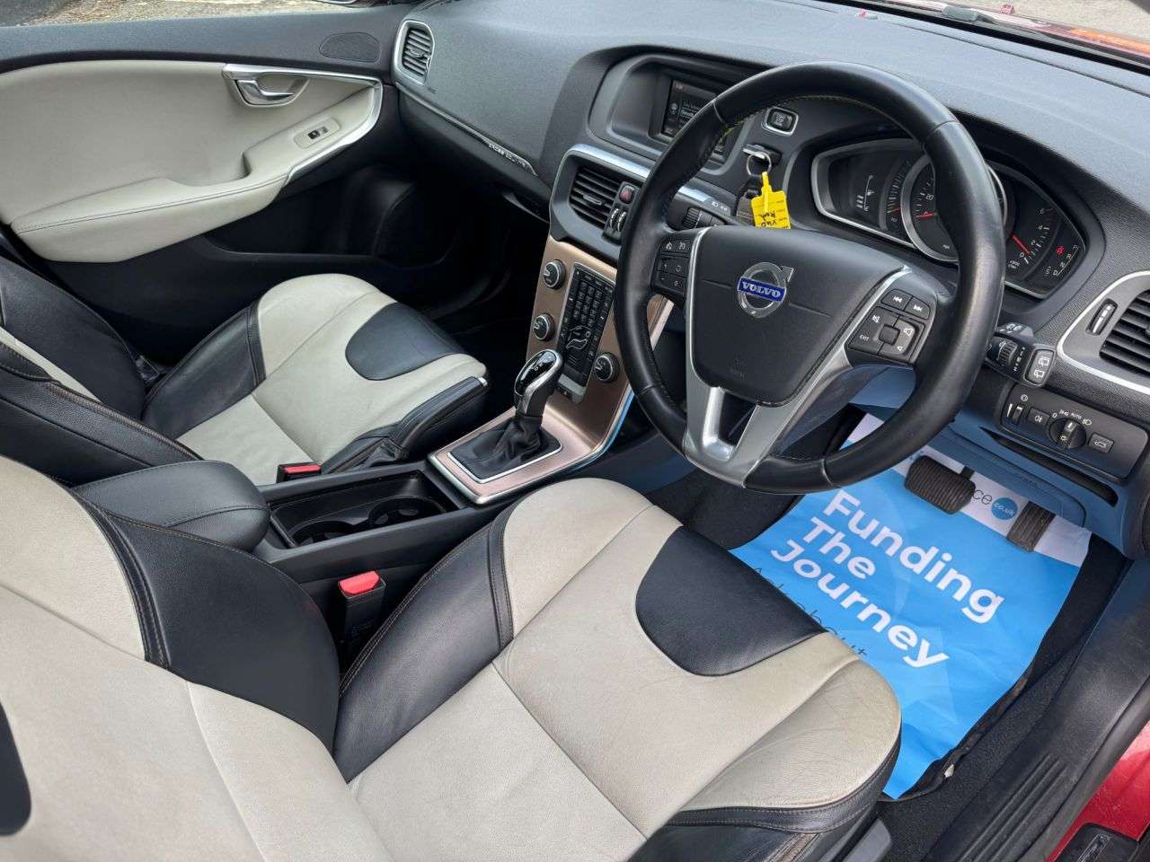 2014 VOLVO V40 CROSS COUNTRY 2014 VOLVO V40 CROSS COUNTRY