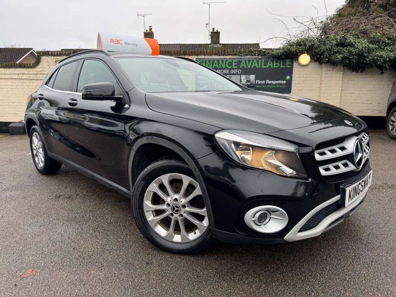 A 2017 MERCEDES-BENZ GLA 2.1 GLA200d SE SUV 5dr Diesel Manual Euro 6 (s/s) (136 ps) A 2017 MERCEDES-BENZ GLA 2.1 GLA200d SE SUV 5dr Diesel Manual Euro 6 (s/s) (136 ps)