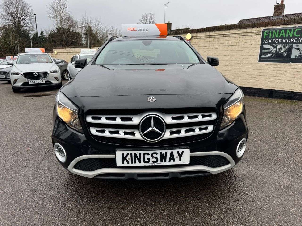 A 2017 MERCEDES-BENZ GLA 2.1 GLA200d SE SUV 5dr Diesel Manual Euro 6 (s/s) (136 ps) A 2017 MERCEDES-BENZ GLA 2.1 GLA200d SE SUV 5dr Diesel Manual Euro 6 (s/s) (136 ps)