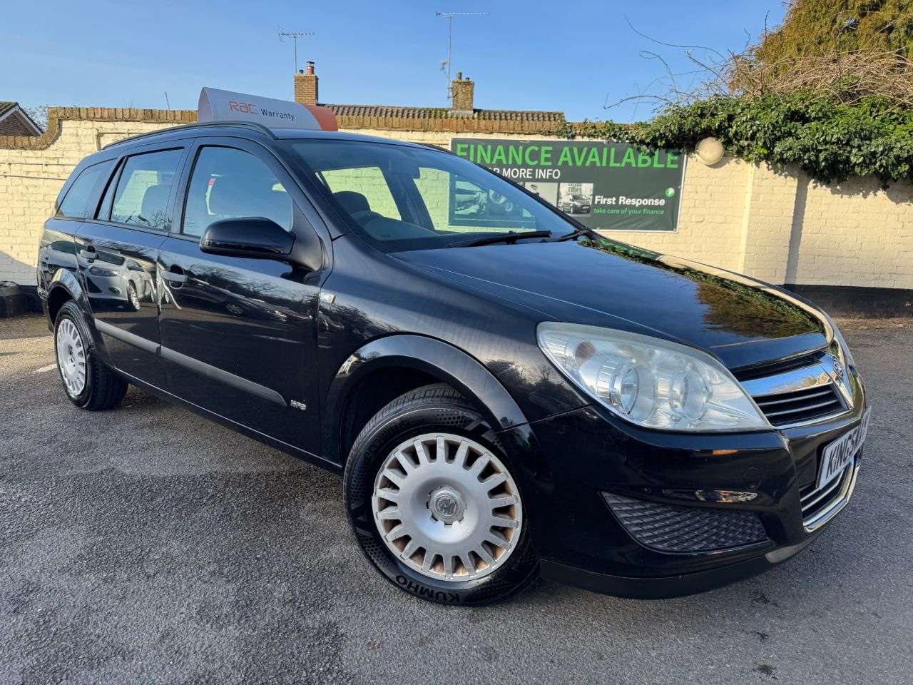 A 2009 VAUXHALL ASTRA 1.8i 16v Life Estate 5dr Petrol Automatic (187 g/km, 138 bhp) A 2009 VAUXHALL ASTRA 1.8i 16v Life Estate 5dr Petrol Automatic (187 g/km, 138 bhp)