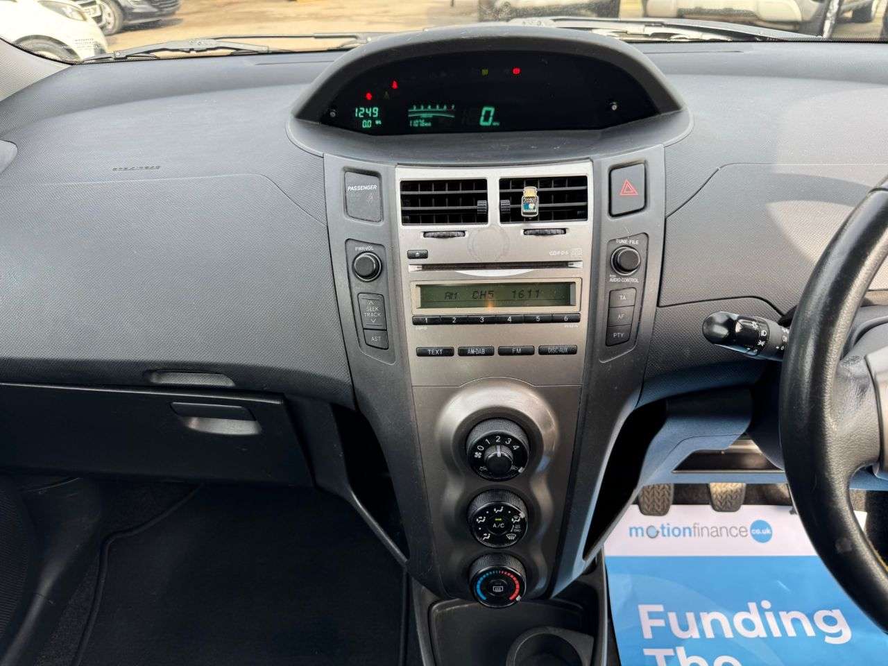 2010 TOYOTA YARIS 2010 TOYOTA YARIS