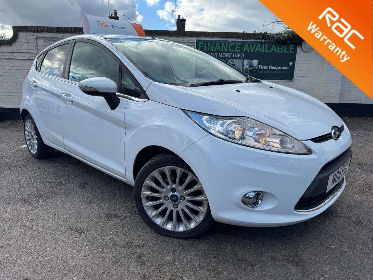 A 2011 FORD FIESTA 1.6 Titanium Hatchback 5dr Petrol Manual (134 g/km, 118 bhp) WE WANT YOUR P A 2011 FORD FIESTA 1.6 Titanium Hatchback 5dr Petrol Manual (134 g/km, 118 bhp) WE WANT YOUR P
