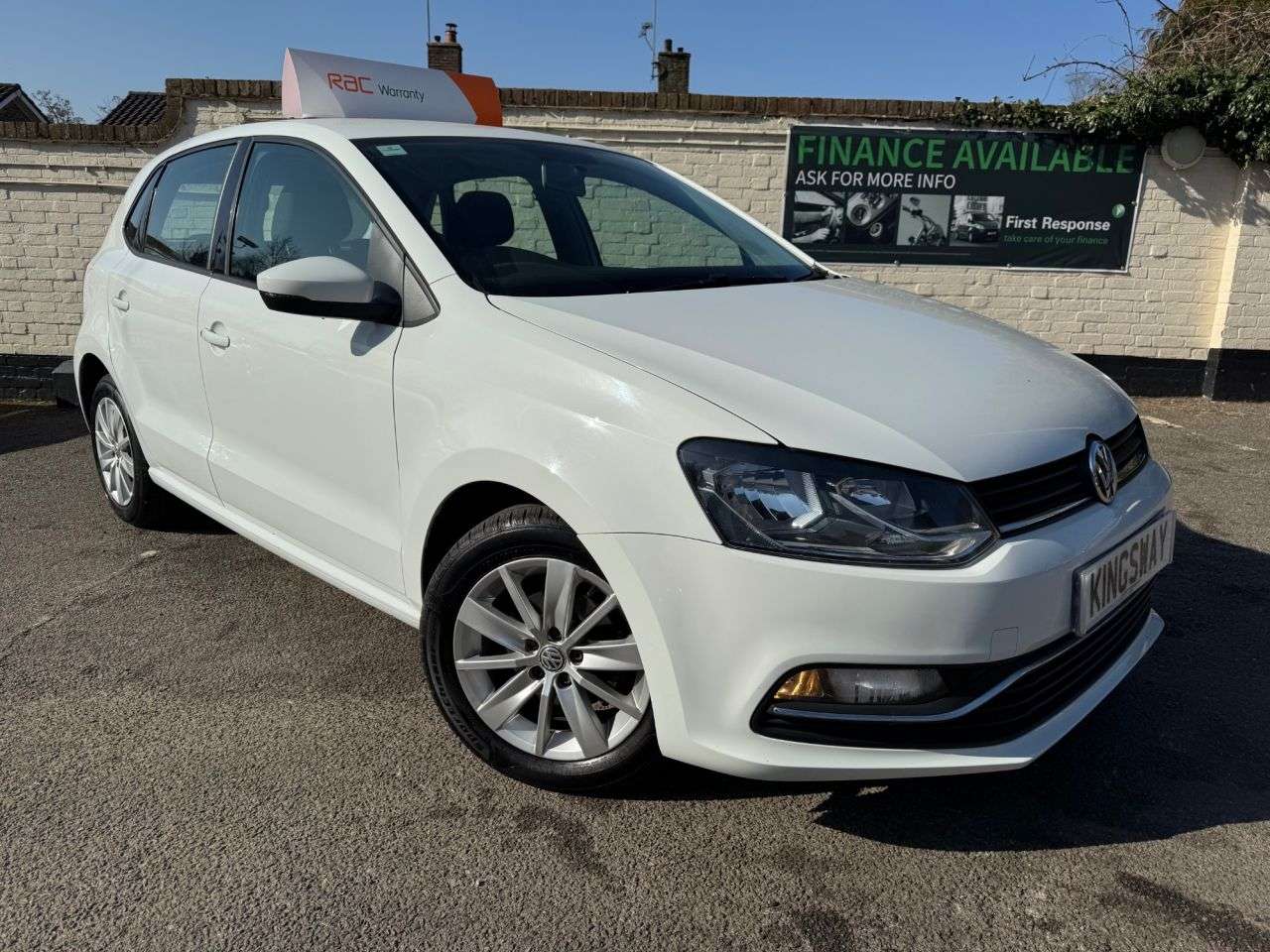 A 2015 VOLKSWAGEN POLO 1.2 TSI BlueMotion Tech SE Hatchback 5dr Petrol Manual Euro 6 (s/s) (90 ps) A 2015 VOLKSWAGEN POLO 1.2 TSI BlueMotion Tech SE Hatchback 5dr Petrol Manual Euro 6 (s/s) (90 ps)