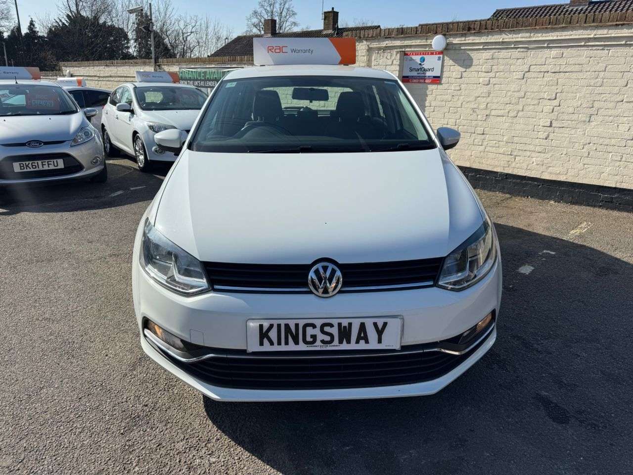 A 2015 VOLKSWAGEN POLO 1.2 TSI BlueMotion Tech SE Hatchback 5dr Petrol Manual Euro 6 (s/s) (90 ps) A 2015 VOLKSWAGEN POLO 1.2 TSI BlueMotion Tech SE Hatchback 5dr Petrol Manual Euro 6 (s/s) (90 ps)