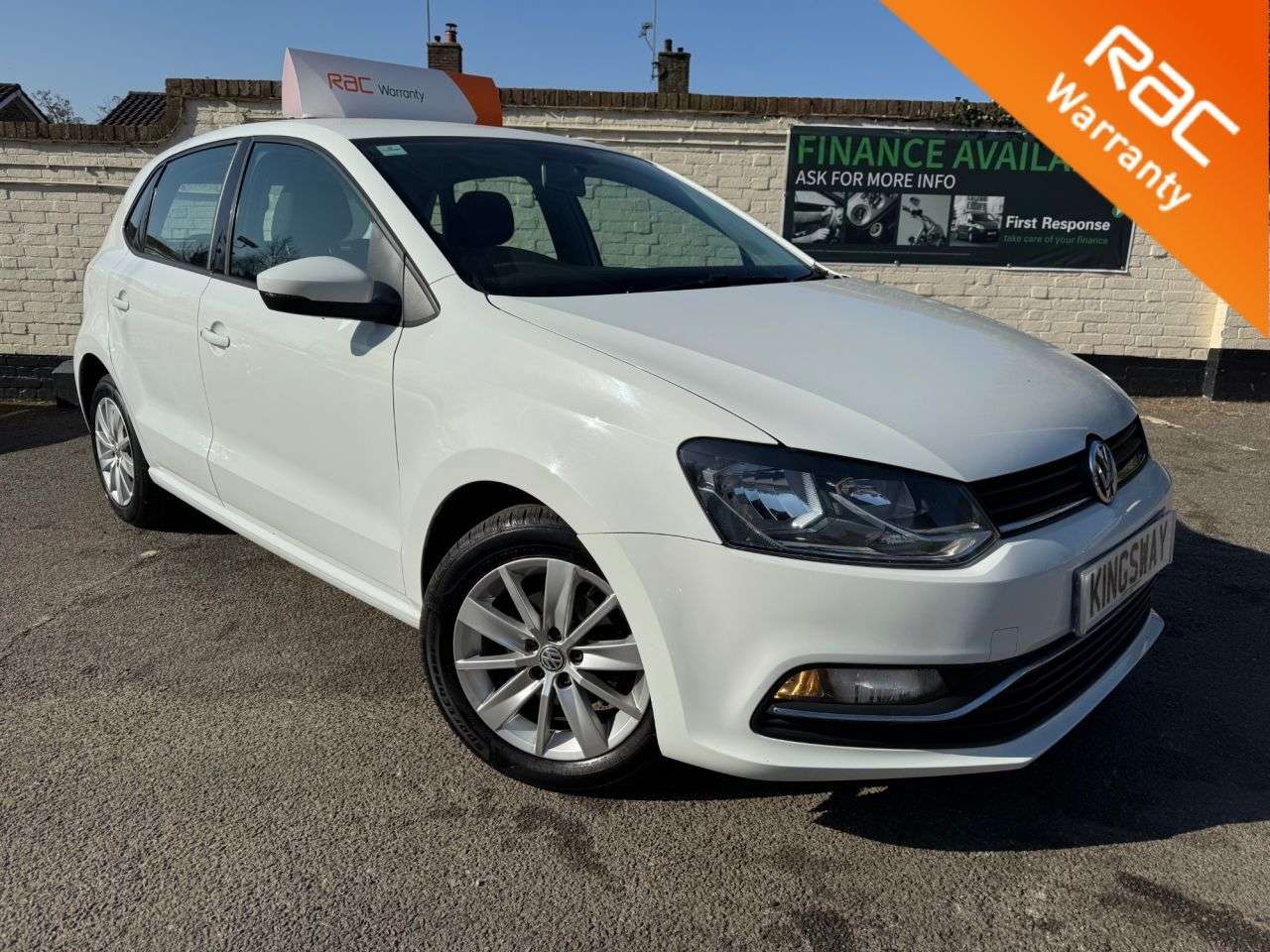 A 2015 VOLKSWAGEN POLO 1.2 TSI BlueMotion Tech SE Hatchback 5dr Petrol Manual Euro 6 (s/s) (90 ps) A 2015 VOLKSWAGEN POLO 1.2 TSI BlueMotion Tech SE Hatchback 5dr Petrol Manual Euro 6 (s/s) (90 ps)