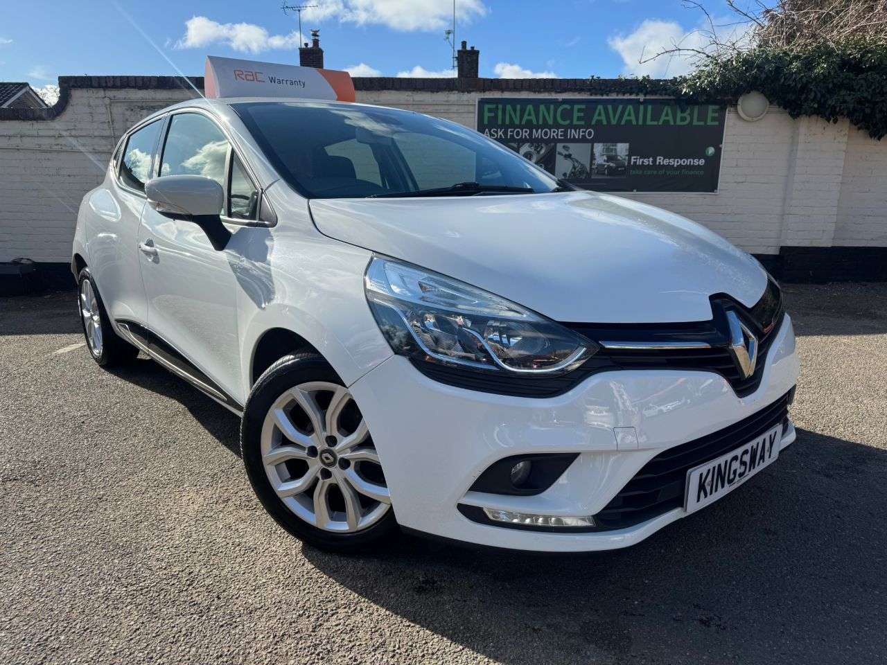 A 2018 RENAULT CLIO 1.2 16V Dynamique Nav Hatchback 5dr Petrol Manual Euro 6 (75 ps) A 2018 RENAULT CLIO 1.2 16V Dynamique Nav Hatchback 5dr Petrol Manual Euro 6 (75 ps)
