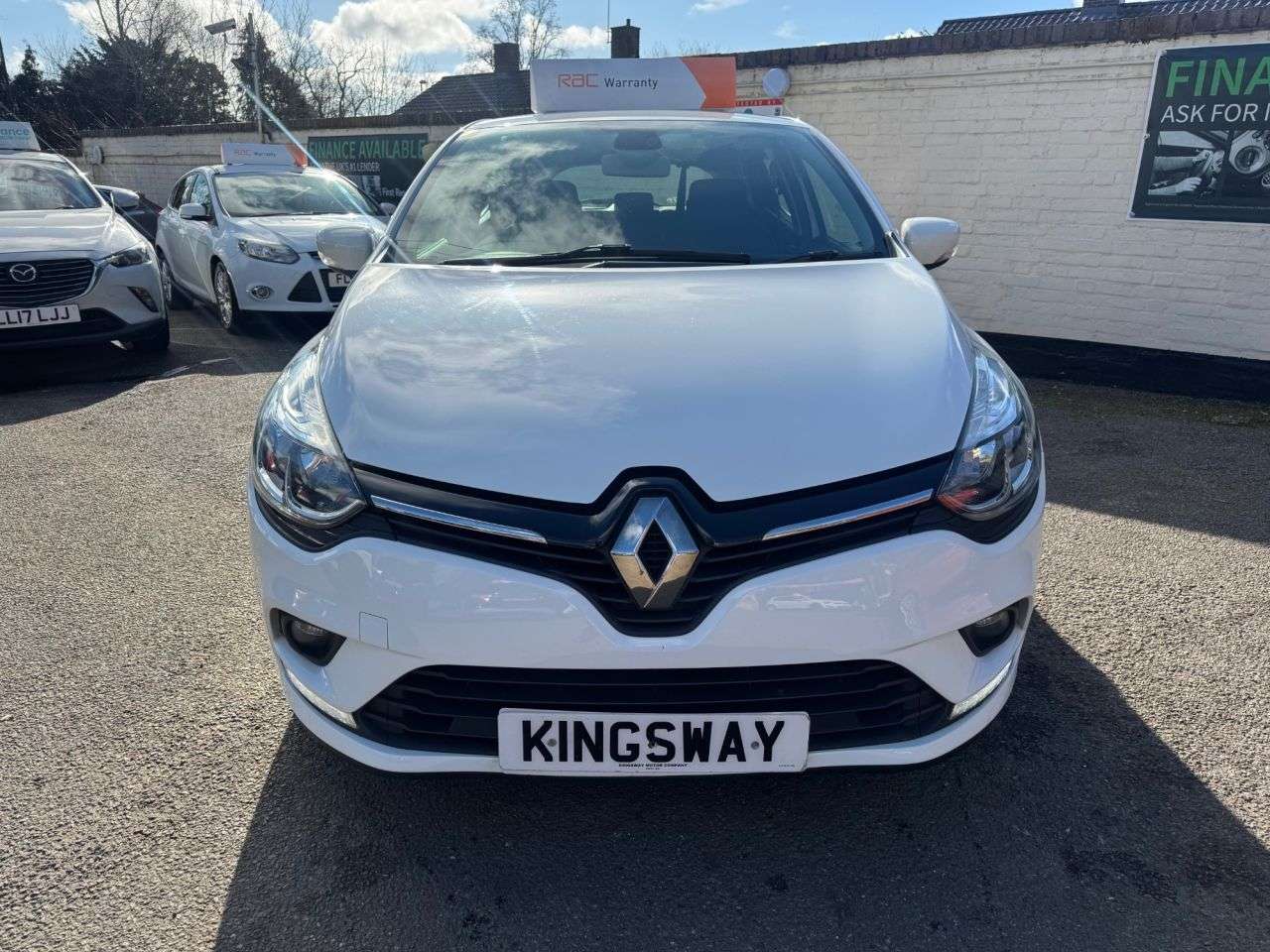 A 2018 RENAULT CLIO 1.2 16V Dynamique Nav Hatchback 5dr Petrol Manual Euro 6 (75 ps) A 2018 RENAULT CLIO 1.2 16V Dynamique Nav Hatchback 5dr Petrol Manual Euro 6 (75 ps)