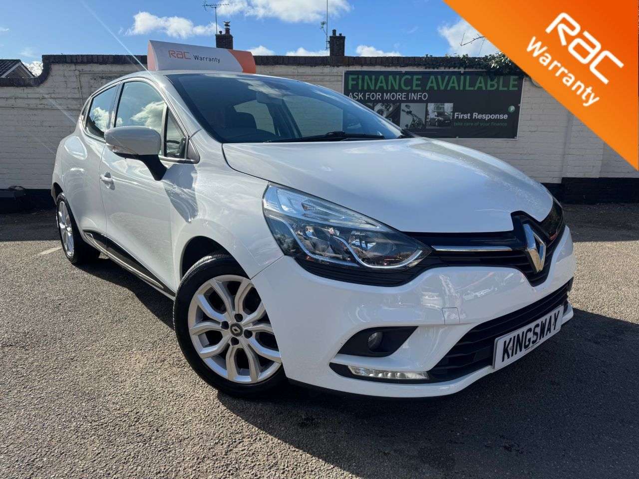 A 2018 RENAULT CLIO 1.2 16V Dynamique Nav Hatchback 5dr Petrol Manual Euro 6 (75 ps) A 2018 RENAULT CLIO 1.2 16V Dynamique Nav Hatchback 5dr Petrol Manual Euro 6 (75 ps)