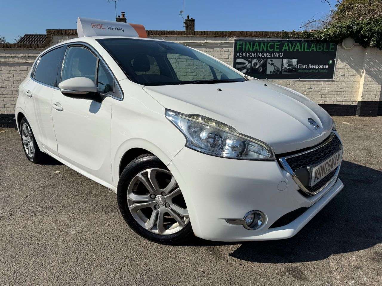 A 2013 PEUGEOT 208 1.4 HDi Allure Hatchback 5dr Diesel Manual Euro 5 (70 ps) GREAT HATCHBACK A 2013 PEUGEOT 208 1.4 HDi Allure Hatchback 5dr Diesel Manual Euro 5 (70 ps) GREAT HATCHBACK