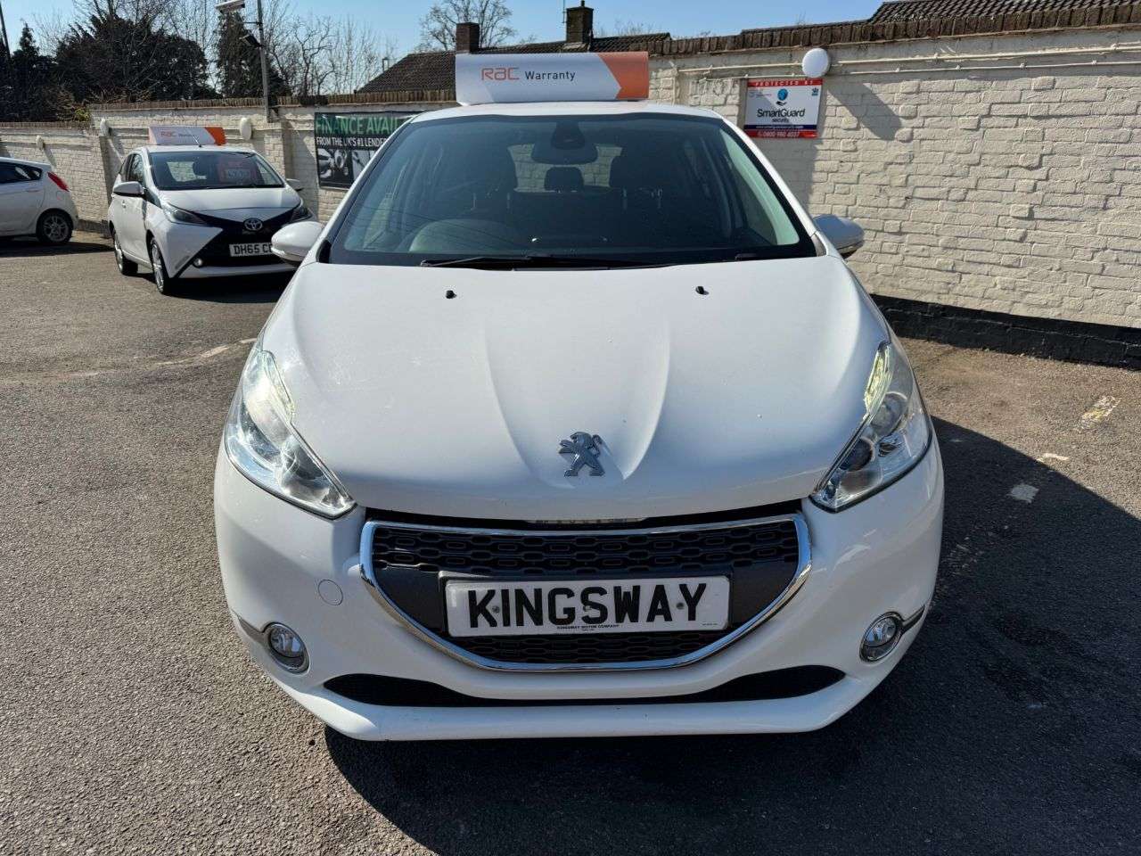 A 2013 PEUGEOT 208 1.4 HDi Allure Hatchback 5dr Diesel Manual Euro 5 (70 ps) GREAT HATCHBACK A 2013 PEUGEOT 208 1.4 HDi Allure Hatchback 5dr Diesel Manual Euro 5 (70 ps) GREAT HATCHBACK