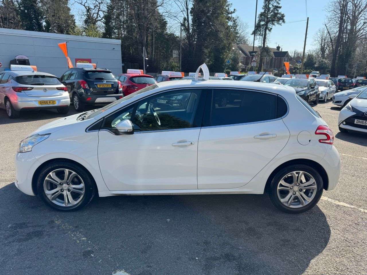 2013 PEUGEOT 208 2013 PEUGEOT 208