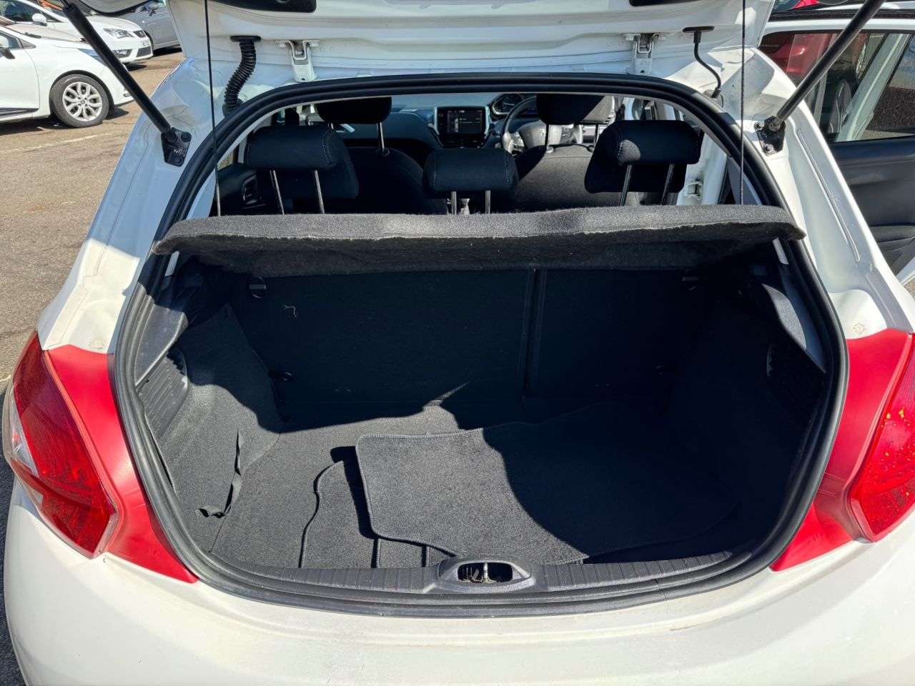 2013 PEUGEOT 208 2013 PEUGEOT 208