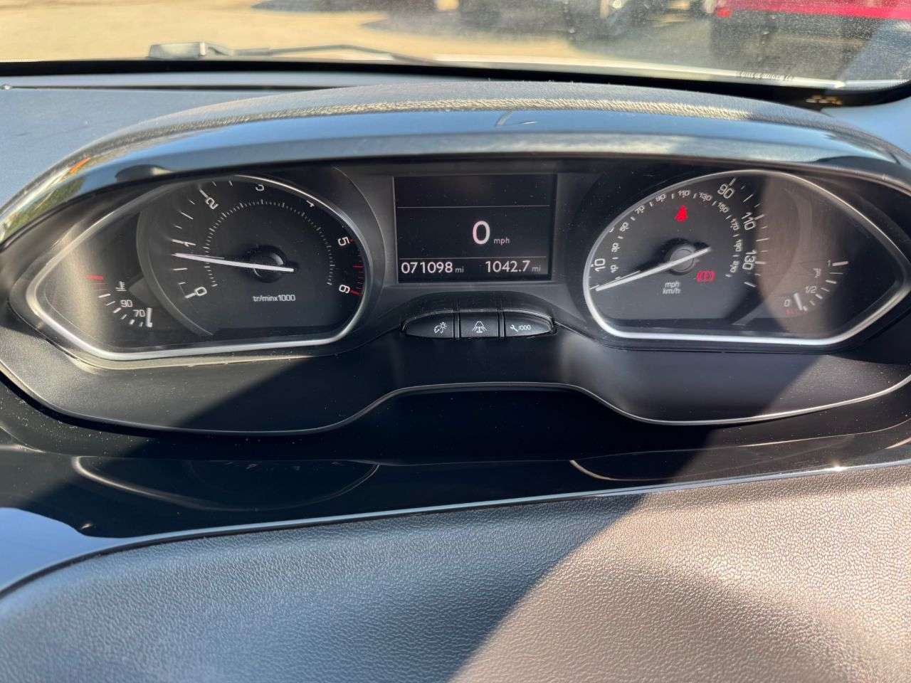 2013 PEUGEOT 208 2013 PEUGEOT 208