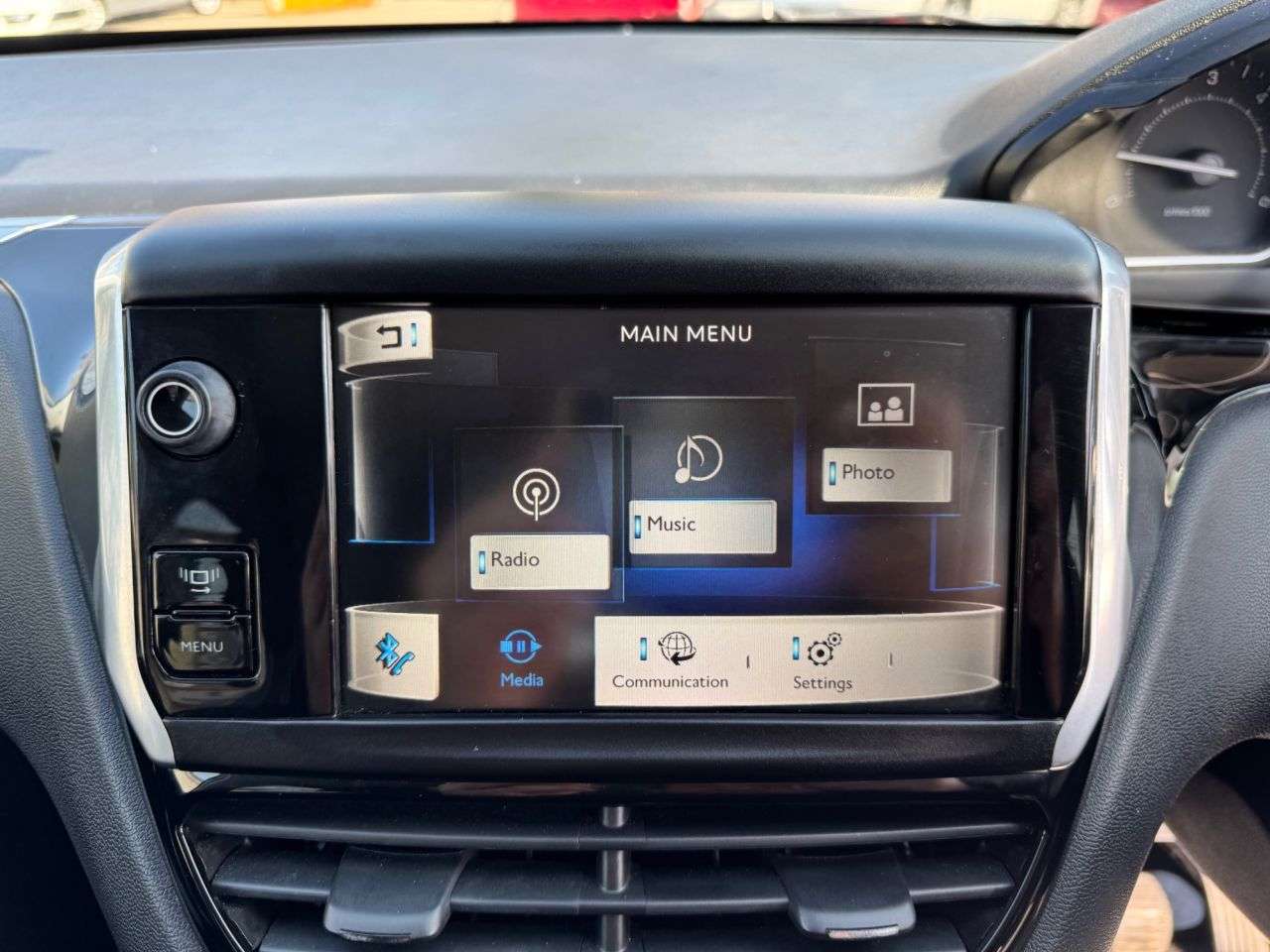 2013 PEUGEOT 208 2013 PEUGEOT 208