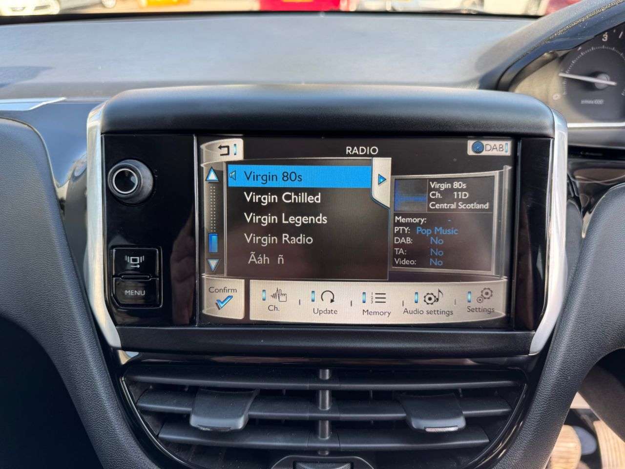 2013 PEUGEOT 208 2013 PEUGEOT 208