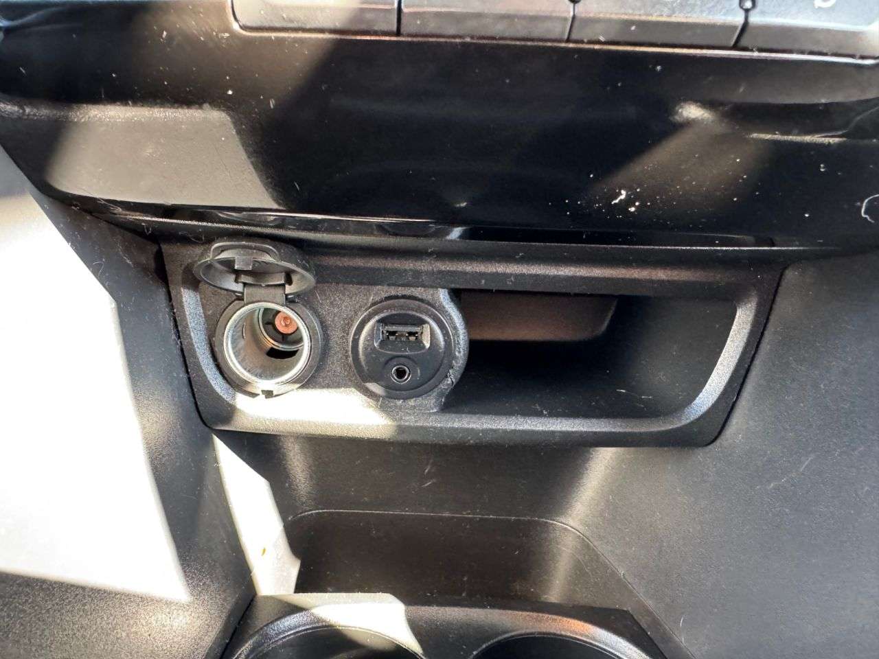 2013 PEUGEOT 208 2013 PEUGEOT 208