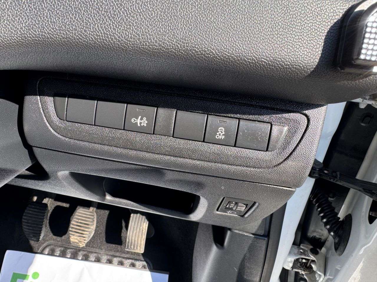 2013 PEUGEOT 208 2013 PEUGEOT 208