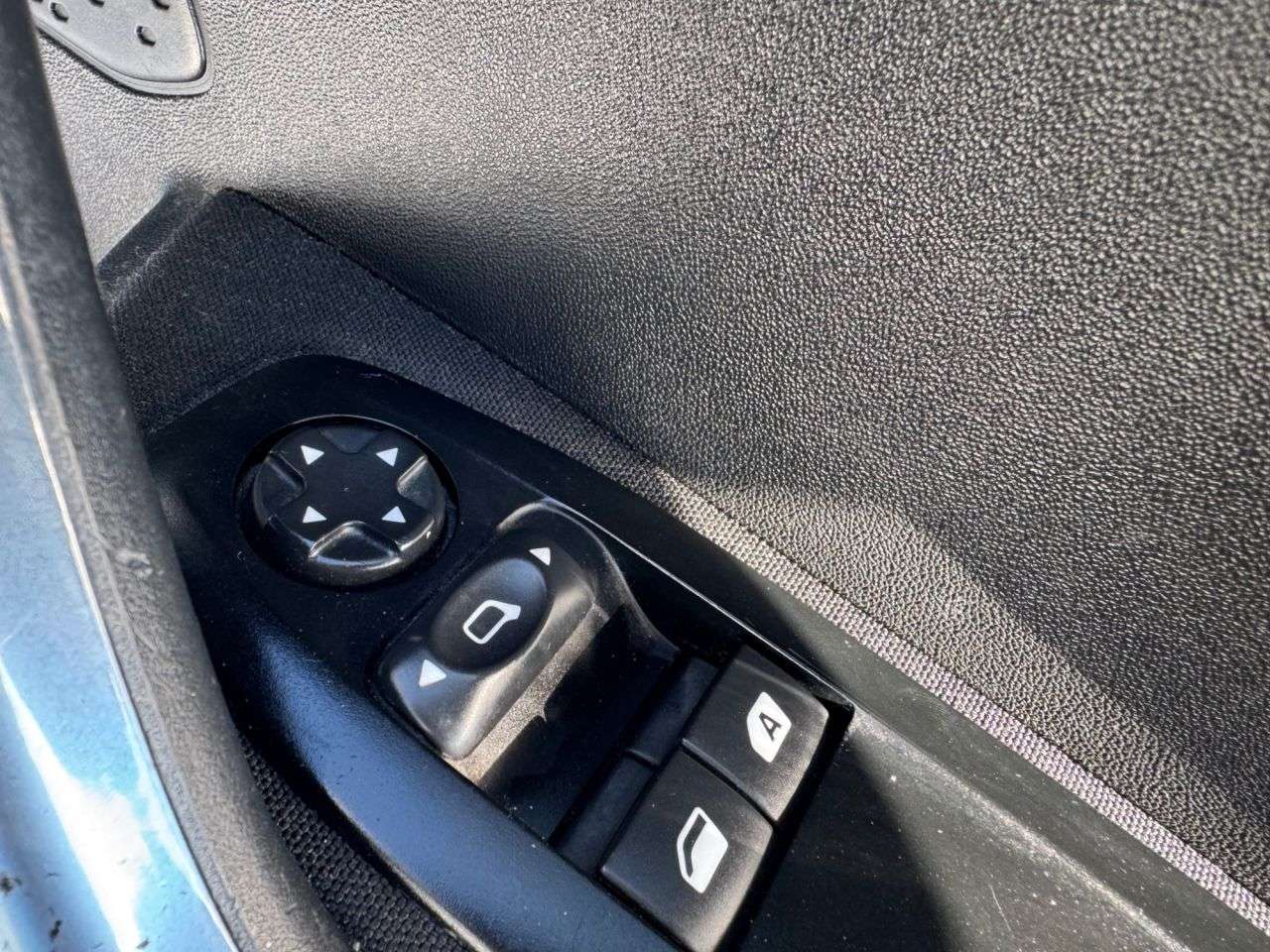 2013 PEUGEOT 208 2013 PEUGEOT 208