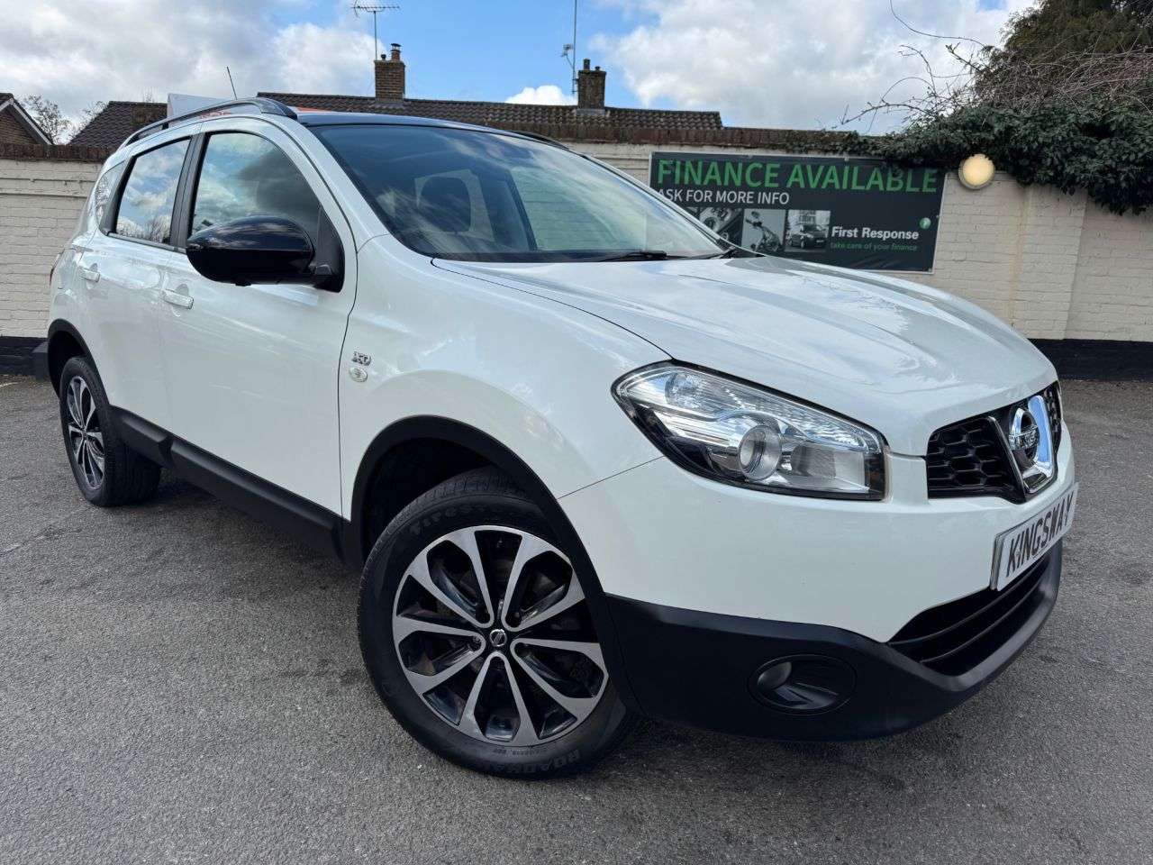 A 2013 NISSAN QASHQAI 1.6 360 SUV 5dr Petrol Manual 2WD Euro 5 (117 ps) A 2013 NISSAN QASHQAI 1.6 360 SUV 5dr Petrol Manual 2WD Euro 5 (117 ps)