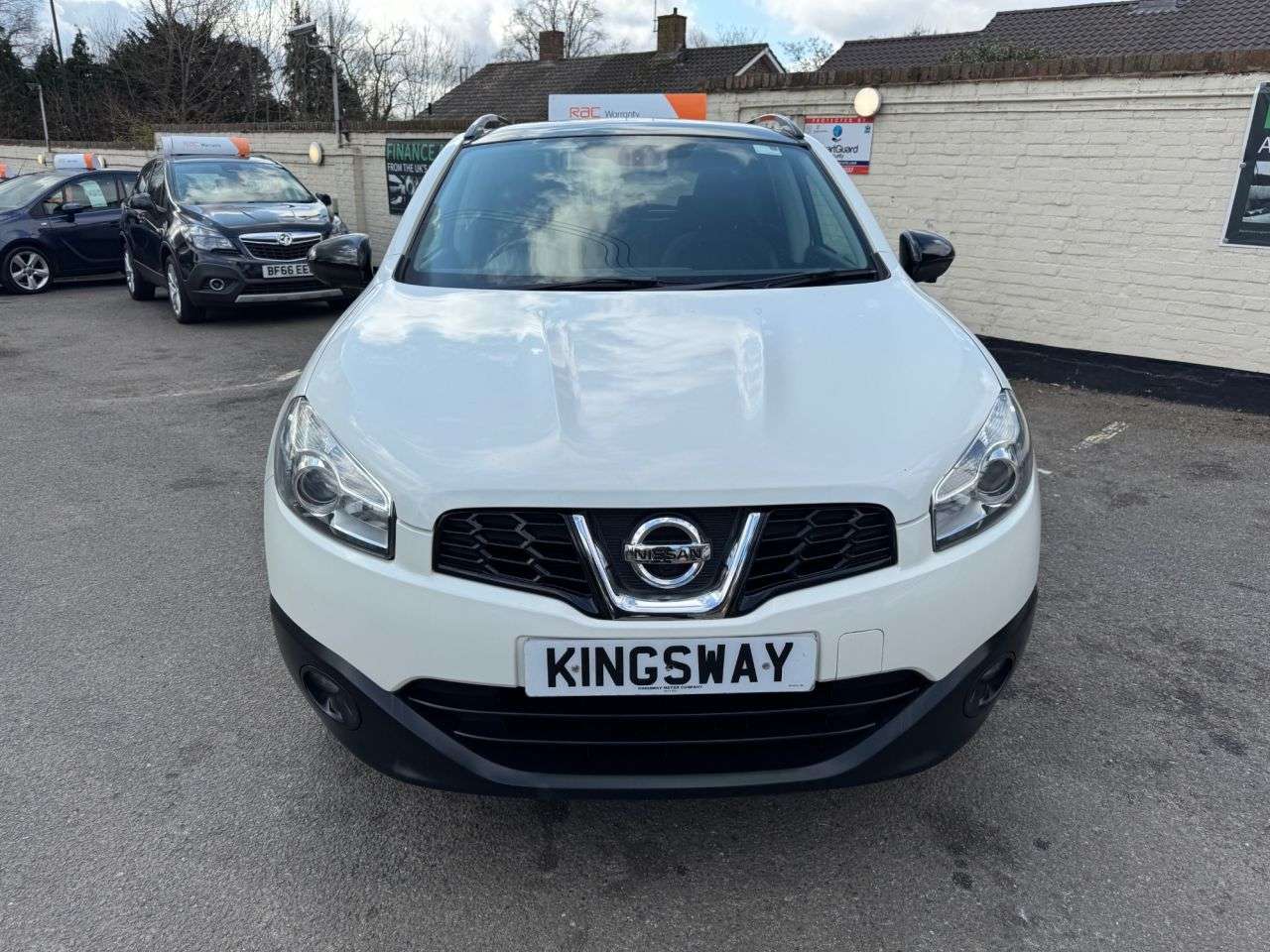 A 2013 NISSAN QASHQAI 1.6 360 SUV 5dr Petrol Manual 2WD Euro 5 (117 ps) A 2013 NISSAN QASHQAI 1.6 360 SUV 5dr Petrol Manual 2WD Euro 5 (117 ps)
