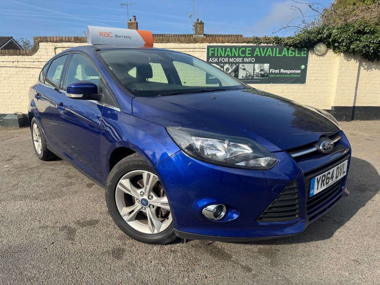 A 2014 FORD FOCUS 1.6 Zetec Hatchback 5dr Petrol Manual Euro 5 (105 ps) A 2014 FORD FOCUS 1.6 Zetec Hatchback 5dr Petrol Manual Euro 5 (105 ps)