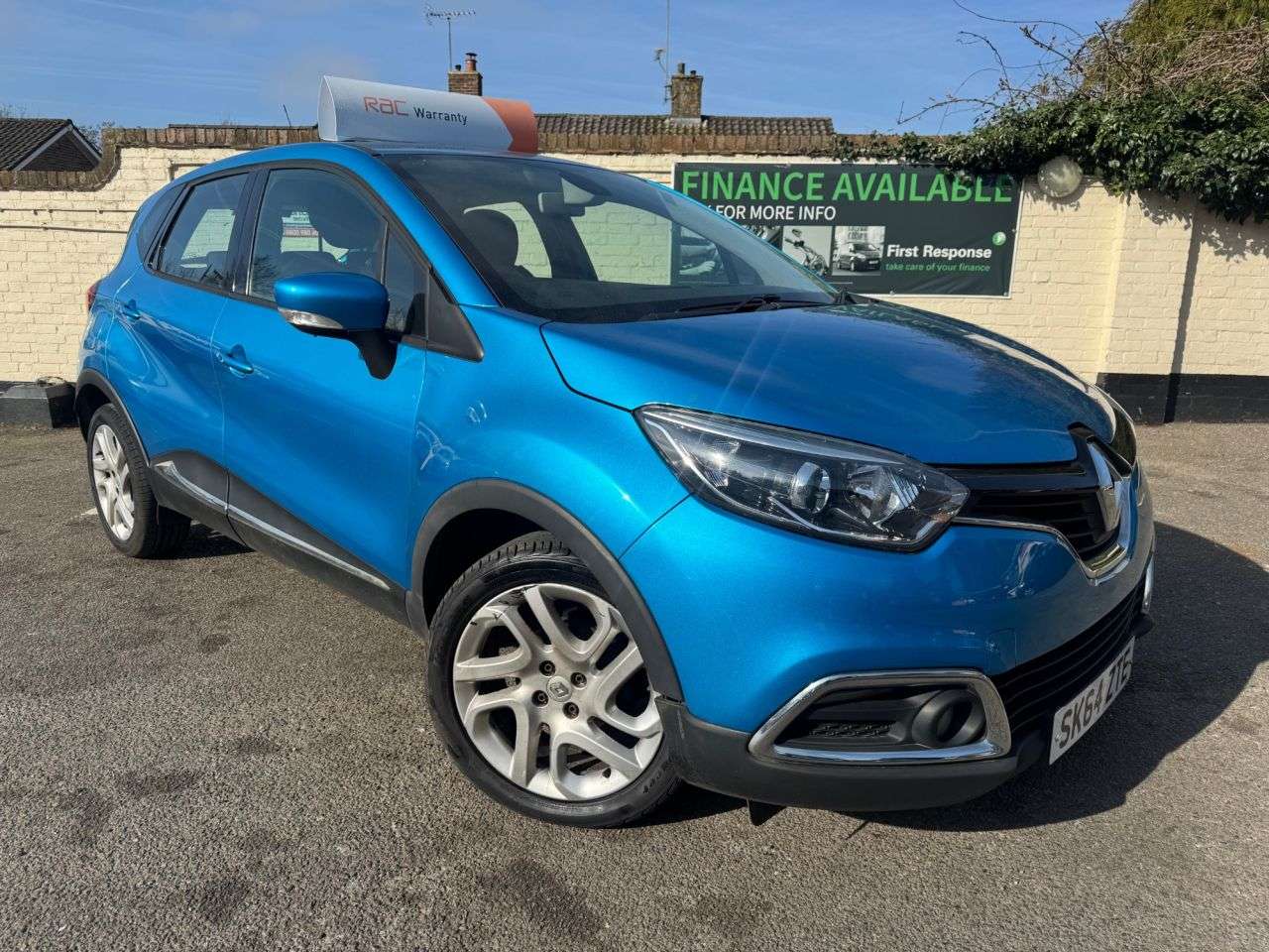 A 2014 RENAULT CAPTUR 0.9 TCe ENERGY Dynamique MediaNav SUV 5dr Petrol Manual Euro 5 (s/s) (90 ps A 2014 RENAULT CAPTUR 0.9 TCe ENERGY Dynamique MediaNav SUV 5dr Petrol Manual Euro 5 (s/s) (90 ps