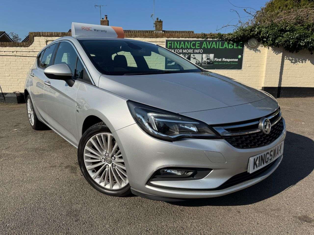 A 2016 VAUXHALL ASTRA 1.6 CDTi BlueInjection Elite Nav Hatchback 5dr Diesel Manual Euro 6 (s/s) ( A 2016 VAUXHALL ASTRA 1.6 CDTi BlueInjection Elite Nav Hatchback 5dr Diesel Manual Euro 6 (s/s) (