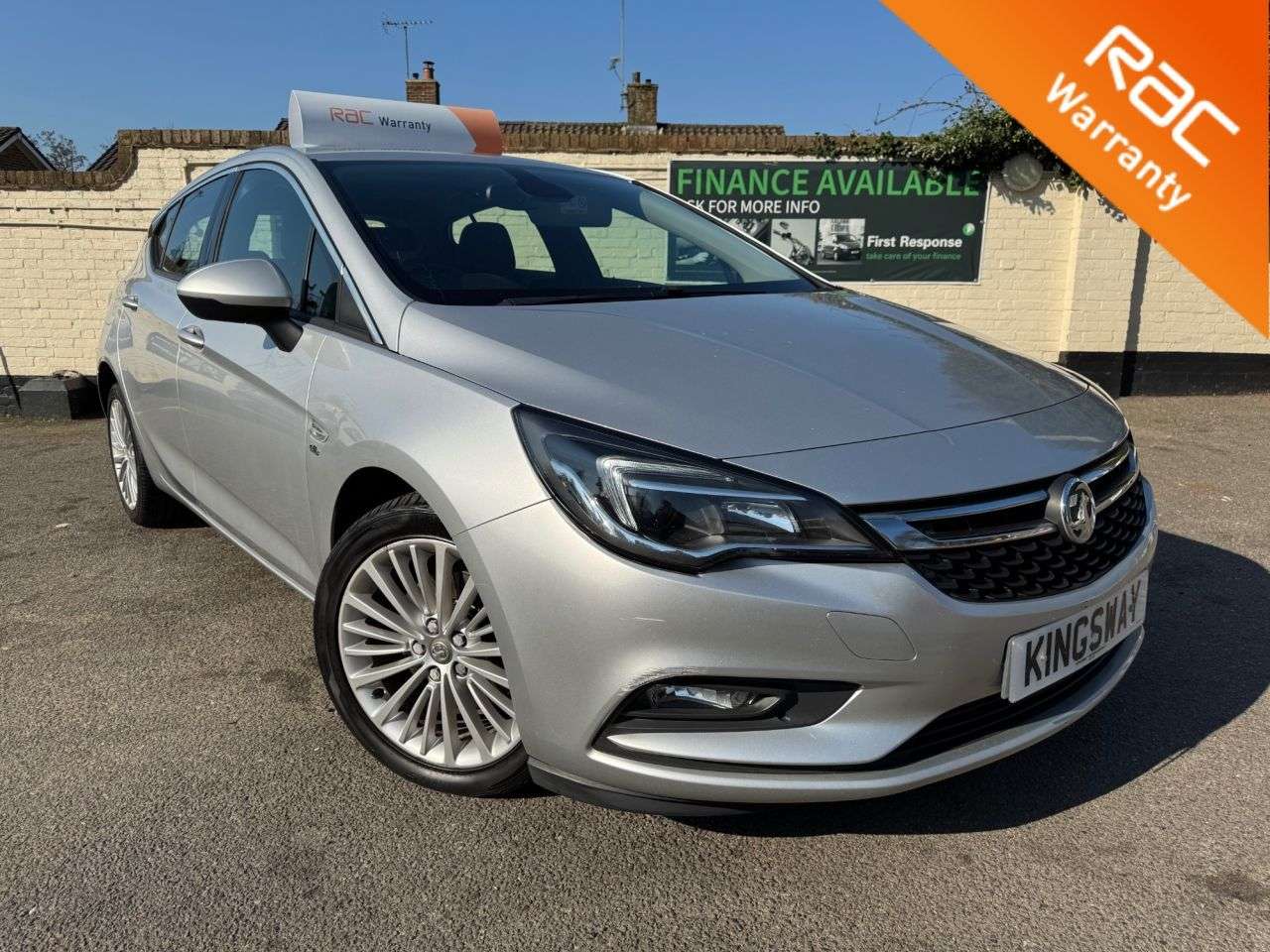A 2016 VAUXHALL ASTRA 1.6 CDTi BlueInjection Elite Nav Hatchback 5dr Diesel Manual Euro 6 (s/s) ( A 2016 VAUXHALL ASTRA 1.6 CDTi BlueInjection Elite Nav Hatchback 5dr Diesel Manual Euro 6 (s/s) (