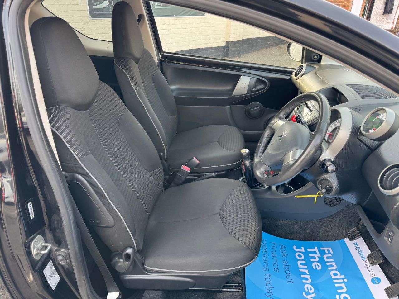 2014 PEUGEOT 107 2014 PEUGEOT 107