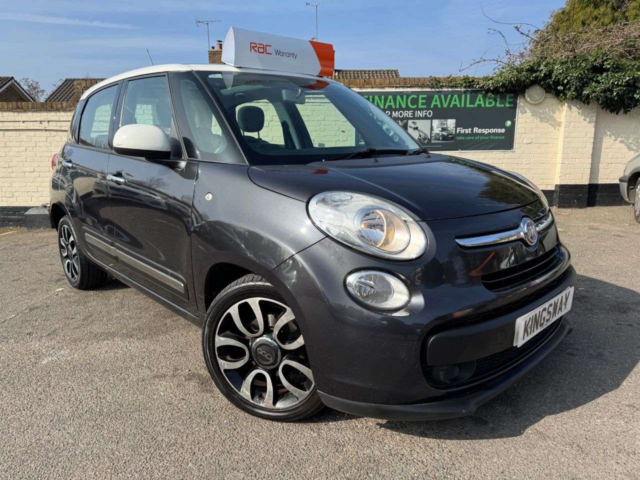 A 2013 FIAT 500L 1.6 MultiJet Pop Star MPV 5dr Diesel Manual Euro 5 (s/s) (105 bhp) A 2013 FIAT 500L 1.6 MultiJet Pop Star MPV 5dr Diesel Manual Euro 5 (s/s) (105 bhp)