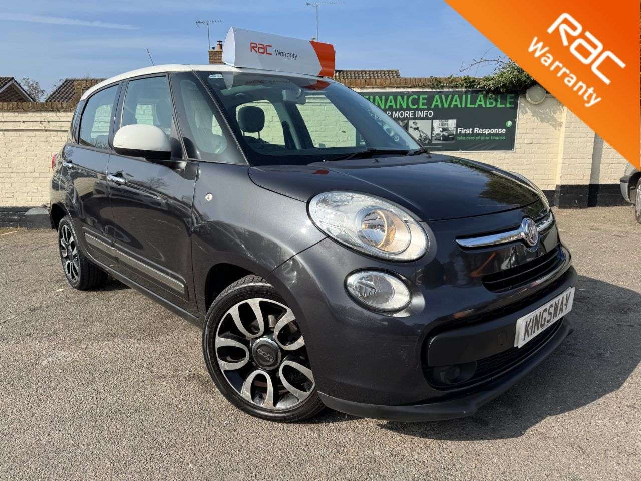 A 2013 FIAT 500L 1.6 MultiJet Pop Star MPV 5dr Diesel Manual Euro 5 (s/s) (105 bhp) A 2013 FIAT 500L 1.6 MultiJet Pop Star MPV 5dr Diesel Manual Euro 5 (s/s) (105 bhp)