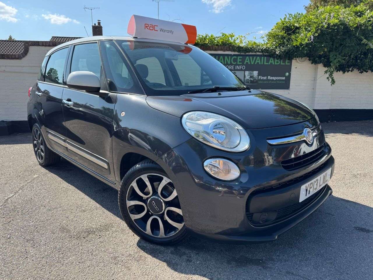 A 2013 FIAT 500L 1.6 MultiJet Pop Star MPV 5dr Diesel Manual Euro 5 (s/s) (105 bhp) A 2013 FIAT 500L 1.6 MultiJet Pop Star MPV 5dr Diesel Manual Euro 5 (s/s) (105 bhp)