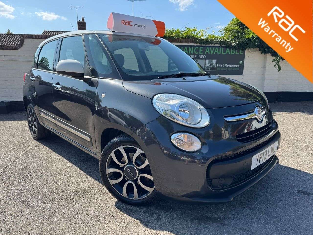A 2013 FIAT 500L 1.6 MultiJet Pop Star MPV 5dr Diesel Manual Euro 5 (s/s) (105 bhp) A 2013 FIAT 500L 1.6 MultiJet Pop Star MPV 5dr Diesel Manual Euro 5 (s/s) (105 bhp)