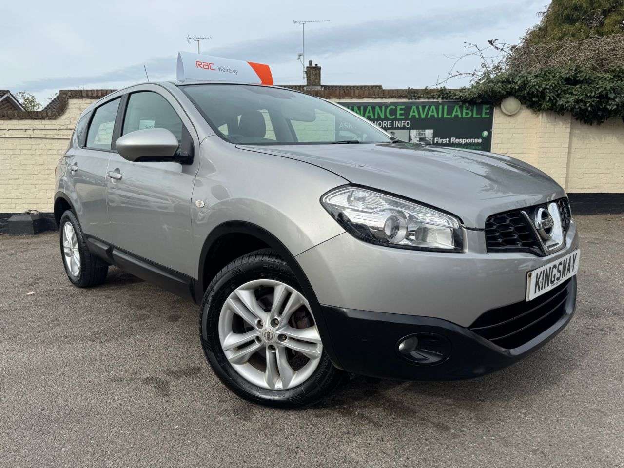 A 2012 NISSAN QASHQAI 1.6 Acenta SUV 5dr Petrol Manual 2WD Euro 5 (s/s) (117 ps) A 2012 NISSAN QASHQAI 1.6 Acenta SUV 5dr Petrol Manual 2WD Euro 5 (s/s) (117 ps)